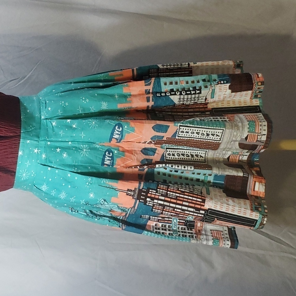 Women's Retro New York City Liberty Landmarks Pleated Novelty Skirt.  Size XS